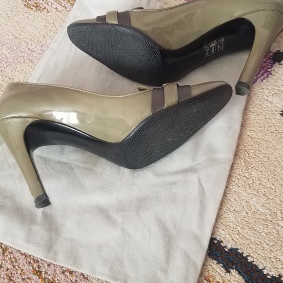 GUCCI Patent Leather Buckle Pumps - Picture 4 of 6